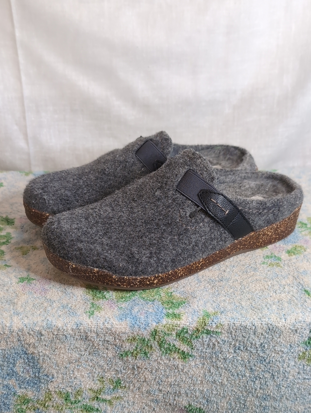 Earth Origins Jenna Felt Clogs 'Gray' womens 6.5